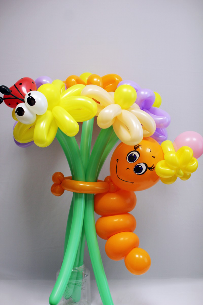Цветы из шариков купить. Букет из шаров. Фигурки из шаров. Фигуры из воздушных шаров. Цветы из воздушных шаров.