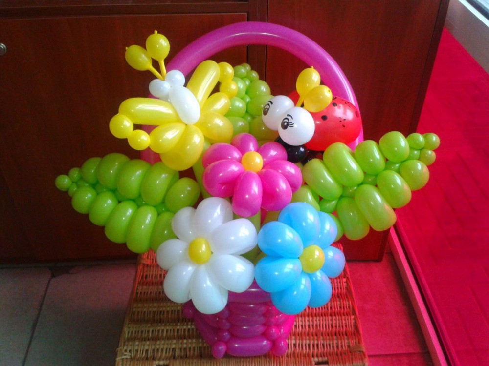 Как сделать букет шарами. Букет из шаров. Корзина из воздушных шаров. Корзинка с цветами из шаров. Букет из шаров для девочки.